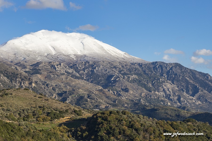 Montagnes enneigées en Crète.
