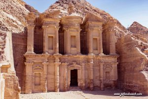 Lire la suite à propos de l’article Jordanie: Petra la cité merveilleuse.