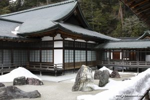 Lire la suite à propos de l’article Japon: L’hiver à Koyasan.